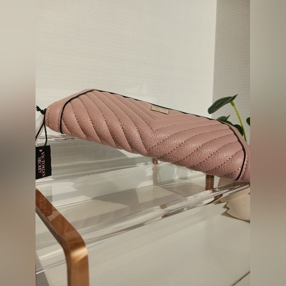 NWT Victoria's Secret - Wallet with Multiple Compartments - Picture 5 of 7